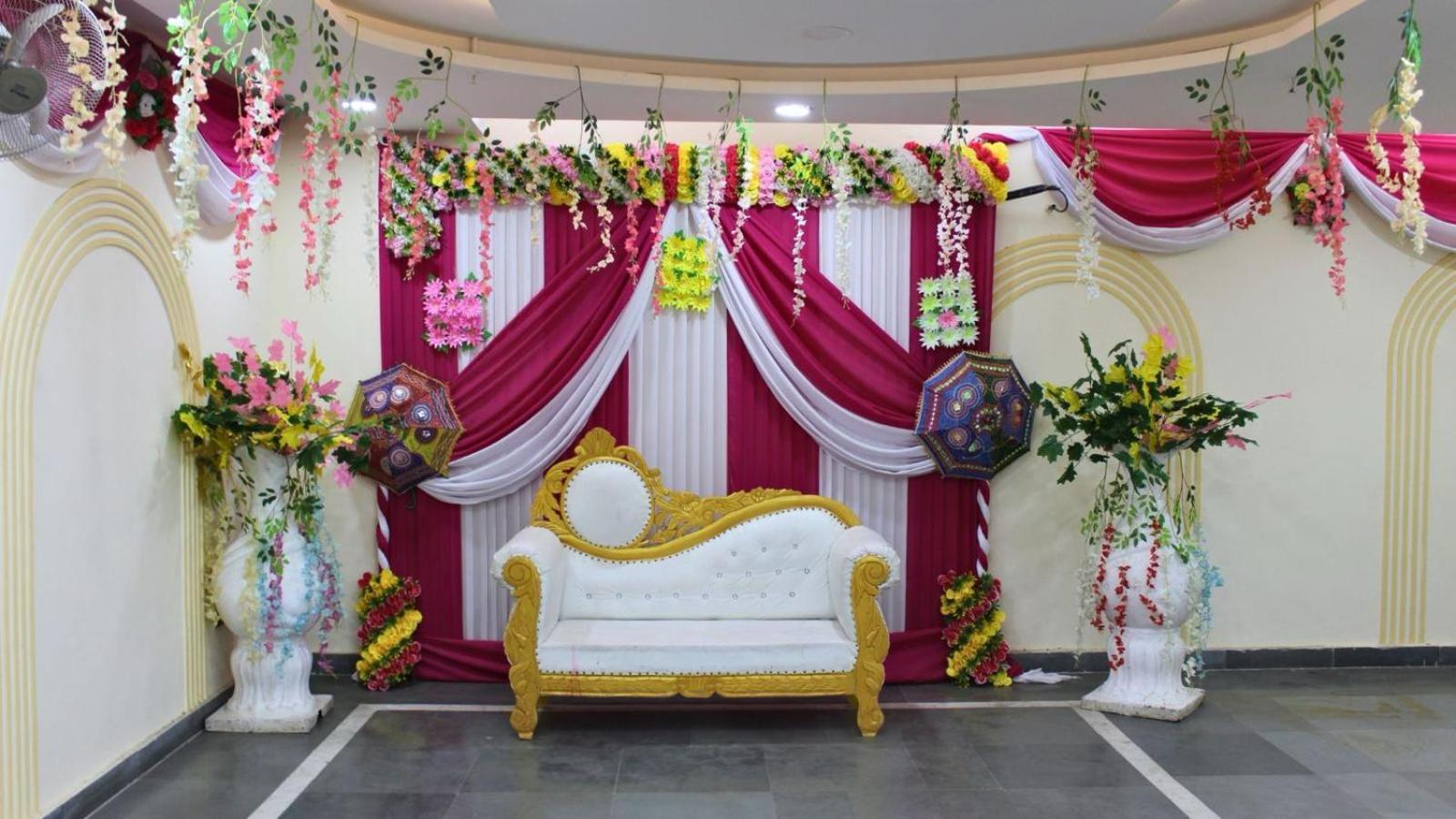Shourya Hotel And Banquet Noida Exterior photo