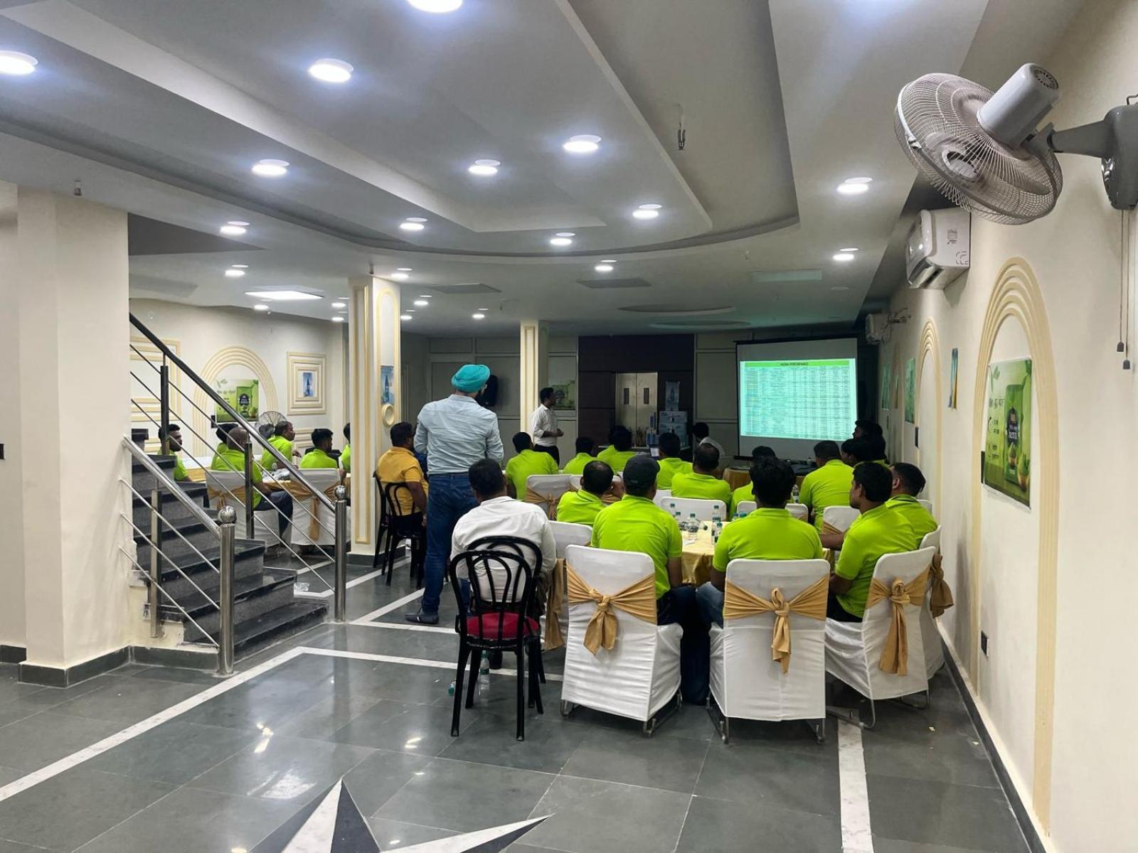 Shourya Hotel And Banquet Noida Exterior photo